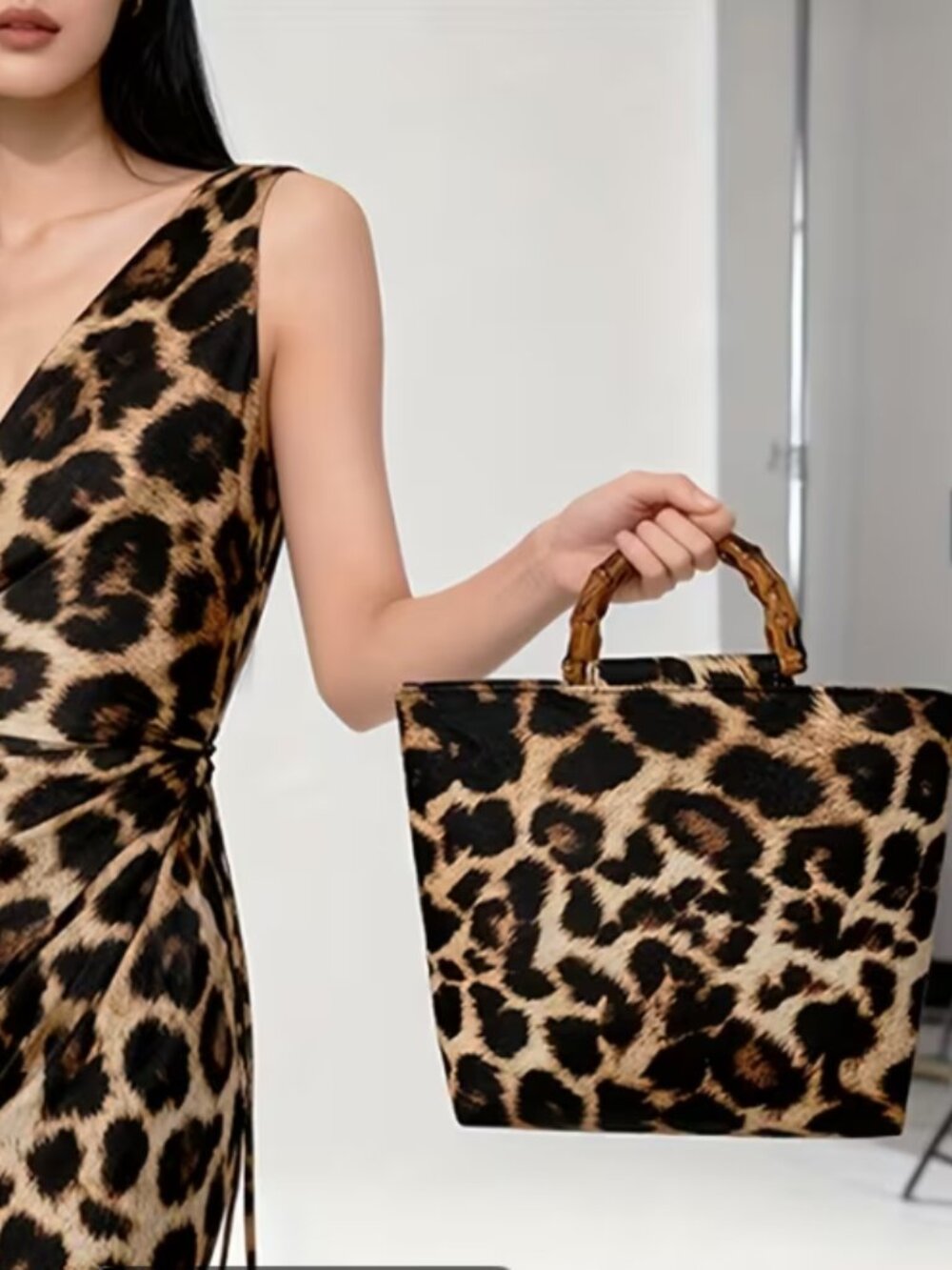 Leopard Print Zippered Handbag Tote with Bamboo Handles & FREE BROOCH 🐾NWT